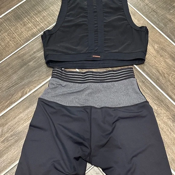 Cleo Harper Black and Gray Athletic Crop Top and Leggings Set - Picture 4 of 4